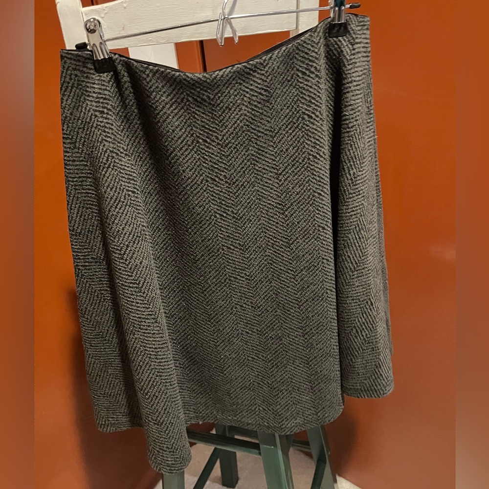 #20 ST MARTINS KNIT SKIRT SIZE L